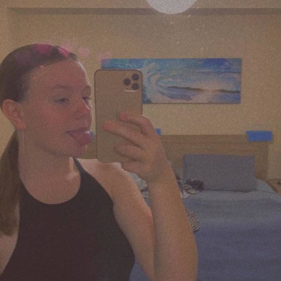 Meet your Posher, Chloe - Picture 1 of 1